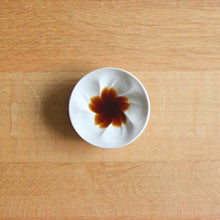画像をギャラリービューアに読み込む, 花が浮き出るしょうゆ皿【桜】　２枚セット
